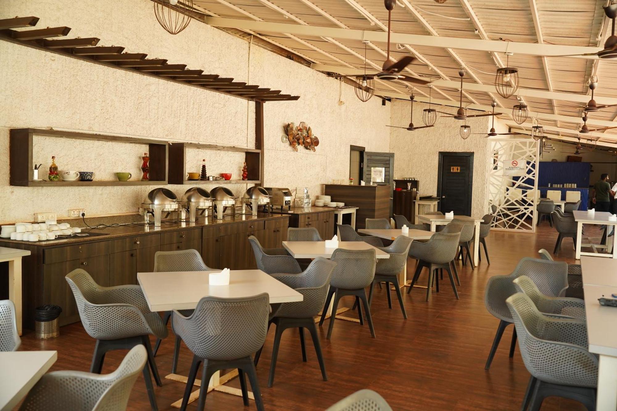 Resort White Wood By Stone Wood 3*