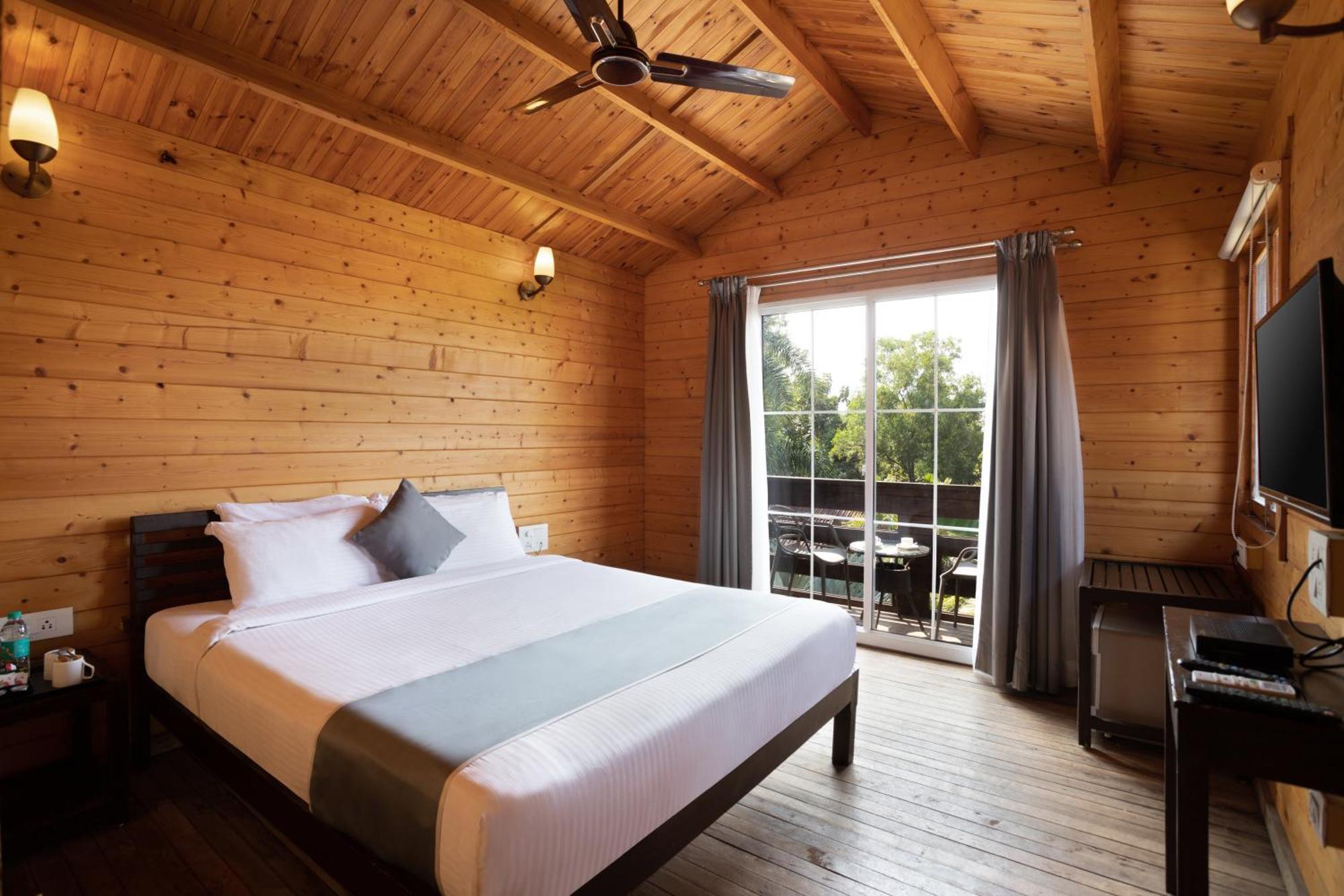 Resort White Wood By Stone Wood 3*
